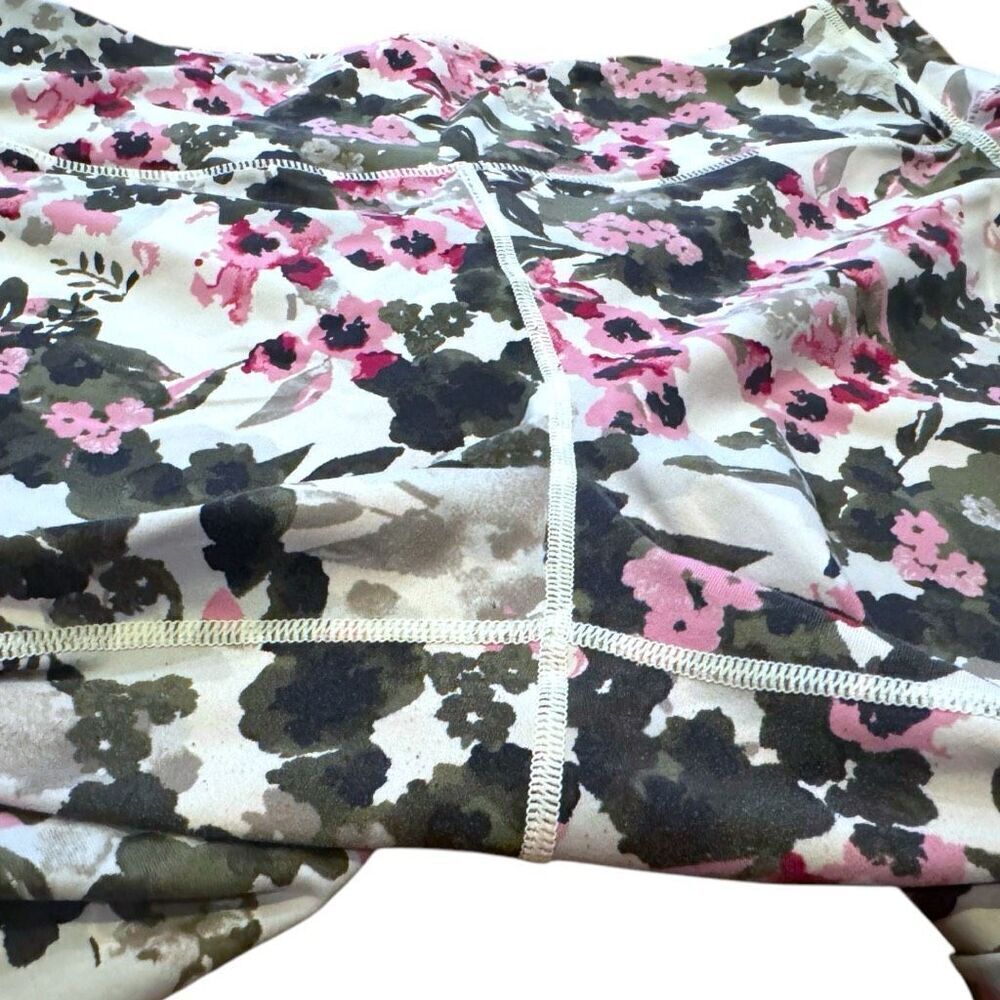 Torrid Ditsy Floral Performance Core Crop Active Legging Size 3 3XL - Picture 6 of 12